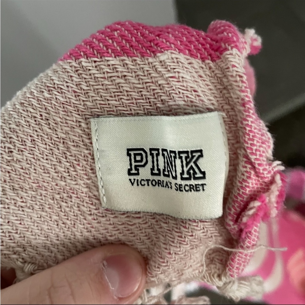 Victoria’s Secret Pink Beach Blanket - Picture 6 of 8